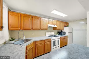 142 W 21st St, Chester, PA 19013 - Photo 9