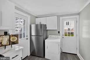 908 Price St, Marcus Hook, PA 19061 - Photo 17