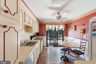 17 Blackthorne Ln, Aston, PA 19014 - Photo 7