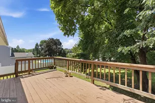 17 Blackthorne Ln, Aston, PA 19014 - Photo 9