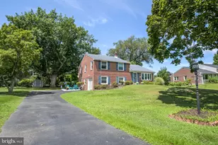 107 Cameron Dr, Wallingford, PA 19086 - Photo 1
