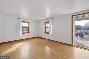 29 Green Ln, Aston, PA 19014 - Photo 5