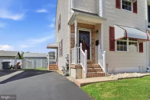 1923 Oak Leaf Ln, Holmes, PA 19043 - Photo 3