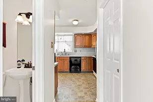 1923 Oak Leaf Ln, Holmes, PA 19043 - Photo 11