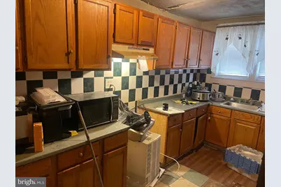 207 Highland Avenue, Chester, PA 19013 - Photo 9