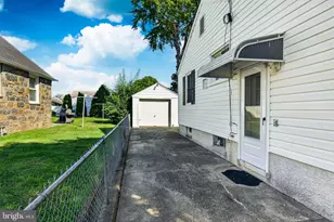 113 Broomall St, Folsom, PA 19033 - Photo 33