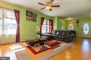 1033 Galbreath Ave, Upper Chichester, PA 19061 - Photo 3