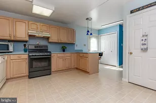 1033 Galbreath Ave, Upper Chichester, PA 19061 - Photo 7