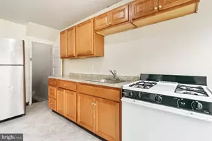 7038 Clover Ln, Upper Darby, PA 19082 - Photo 9