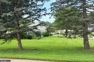 172 Blackthorne Ln, Aston, PA 19014 - Photo 3