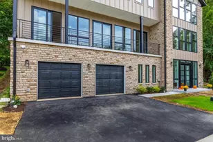 810 Maple Ln, Aston, PA 19014 - Photo 3