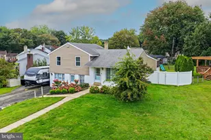 2232 E Helms Manor, Upper Chichester, PA 19061 - Photo 3