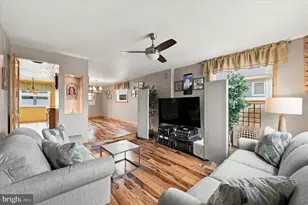 211 Willowbrook Ave, Folsom, PA 19033 - Photo 3