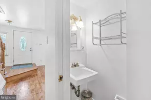 643 St Anthony Ln, Upper Darby, PA 19082 - Photo 9