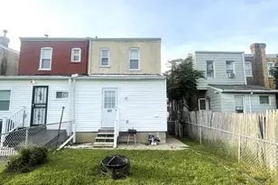 327 E 20th St, Chester, PA 19013 - Photo 9