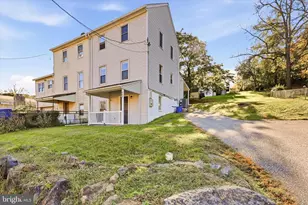 803 Maple Ln, Aston, PA 19014 - Photo 1