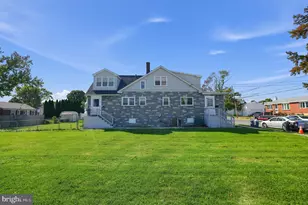 438 Broomall St, Folsom, PA 19033 - Photo 1
