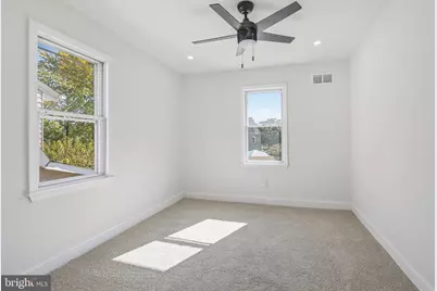 129 W Laughead Avenue, Marcus Hook, PA 19061 - Photo 19