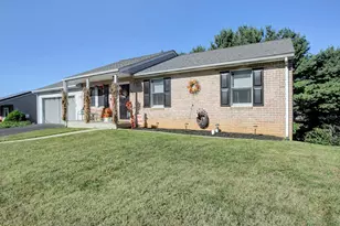 403 Sunny Dr, Waynesboro, PA 17268 - Photo 5