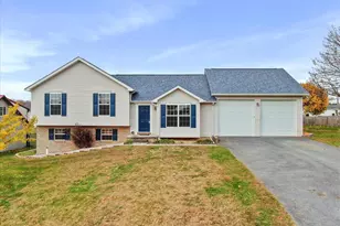 1449 Mallard Dr E, Chambersburg, PA 17202 - Photo 1