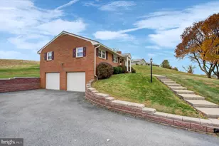 56 Field Cir, Chambersburg, PA 17202 - Photo 5