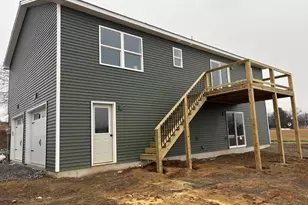 107 Meadowcreek Dr N, Chambersburg, PA 17202 - Photo 3