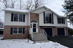 6071 Greenbriar Ct, Fayetteville, PA 17222 - Photo 3