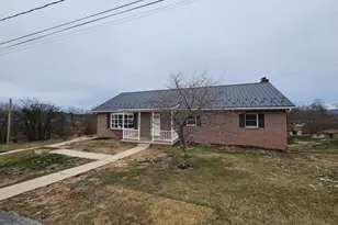 315 Cherry Ln Dr, Chambersburg, PA 17202 - Photo 3