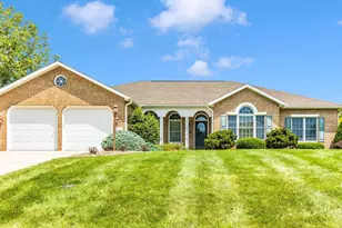 6337 Medina Ridge Dr, Fayetteville, PA 17222 - Photo 1