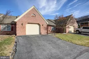2355 Majestic Ct, Chambersburg, PA 17202 - Photo 3
