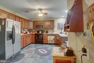 2355 Majestic Ct, Chambersburg, PA 17202 - Photo 9