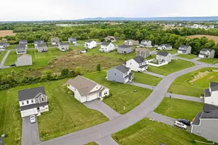 2098 Mandarin Dr, Chambersburg, PA 17202 - Photo 3