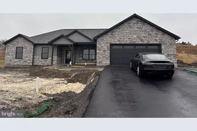 194 Meadowcreek Drive N, Chambersburg, PA 17202 - Photo 1