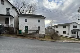 218 E North St, Waynesboro, PA 17268 - Photo 1