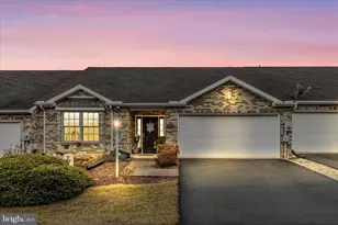 608 Brookview Dr, Greencastle, PA 17225 - Photo 1