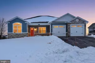 6195 Merion Dr, Fayetteville, PA 17222 - Photo 1