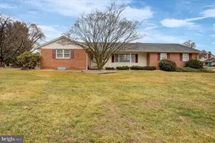 34 Acorn Cir, Chambersburg, PA 17202 - Photo 1