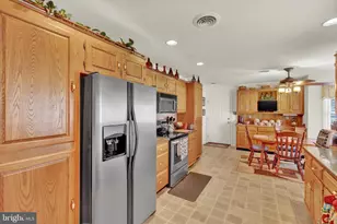 261 Sunbrook Dr, Chambersburg, PA 17201 - Photo 3