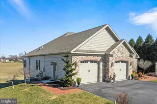 1464 Highfield Ct, Chambersburg, PA 17202 - Photo 3