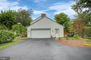 12275 Knollwood Cir, Waynesboro, PA 17268 - Photo 11