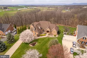 2368 Castlegreen Dr, Greencastle, PA 17225 - Photo 91