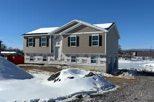 147 Meadowcreek Dr N, Chambersburg, PA 17202 - Photo 1