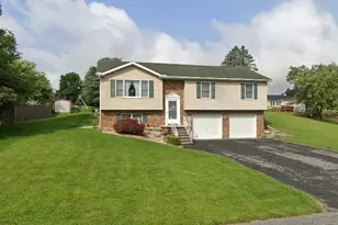 1572 Buttercup Dr, Chambersburg, PA 17202 - Photo 5