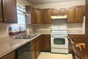 1572 Buttercup Dr, Chambersburg, PA 17202 - Photo 7
