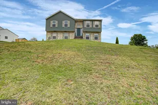 828 Essex Cir, Greencastle, PA 17225 - Photo 3