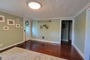 8958 Tomstown Rd, Waynesboro, PA 17268 - Photo 5