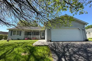 120 Chancellor Dr, Chambersburg, PA 17201 - Photo 1