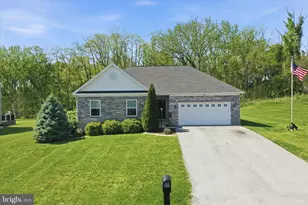 457 Ambassador Pl, Chambersburg, PA 17202 - Photo 1