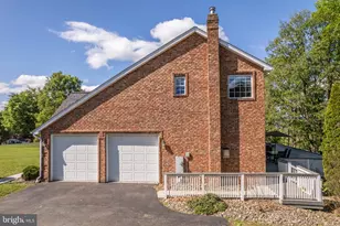 2384 Castlegreen Dr, Greencastle, PA 17225 - Photo 11