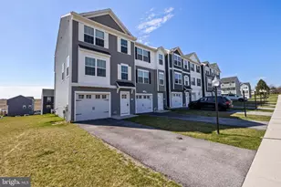 894 Setting Sun Ln, Chambersburg, PA 17201 - Photo 1